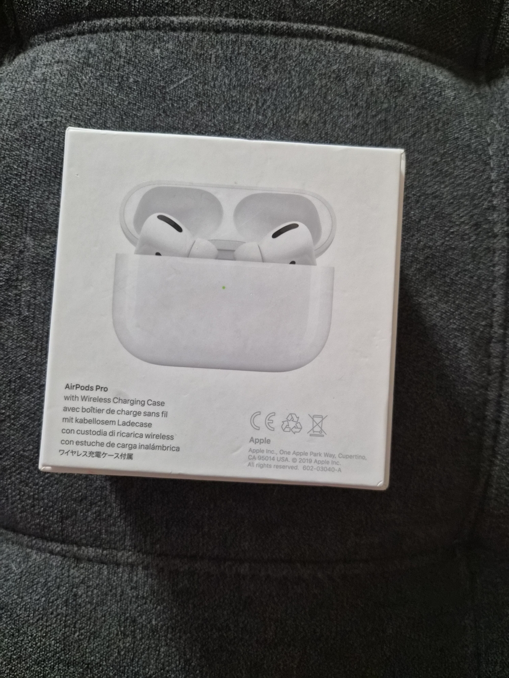 Apple AirPods Pro (White) - Wireless Charging Case